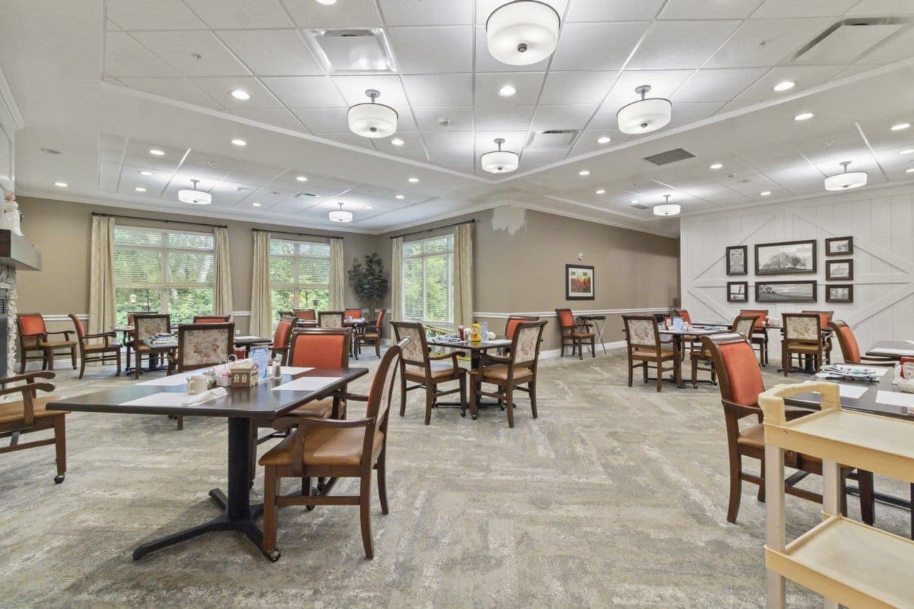 Independent Living Dining Area at Lakeshore Woods in Michigan