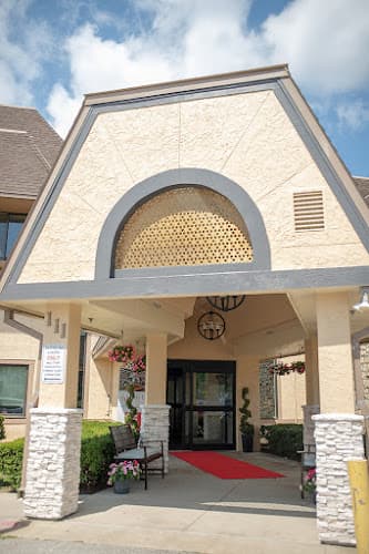 LUXE LIFE SENIOR LIVING