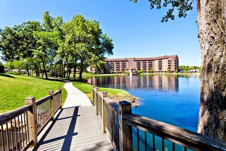 LAKEVIEW VILLAGE