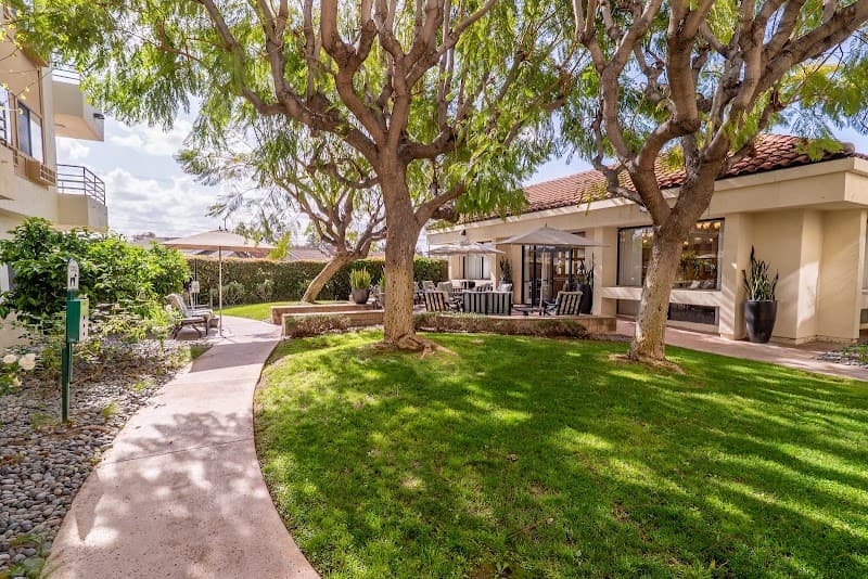 GROVES OF TUSTIN, THE