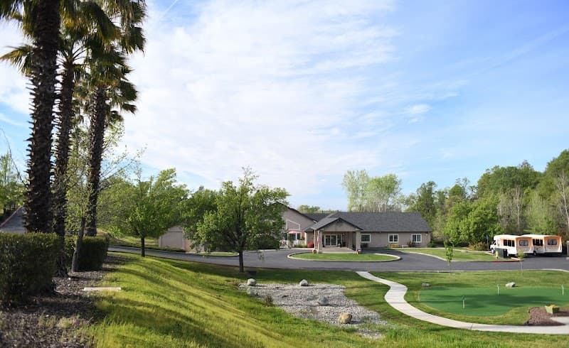 COUNTRY OAKS SENIOR LIVING