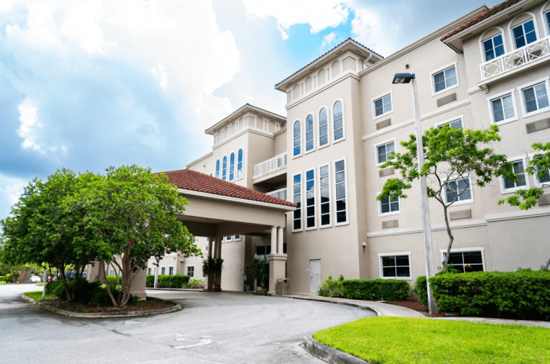 LENOX ON THE LAKE (THE)