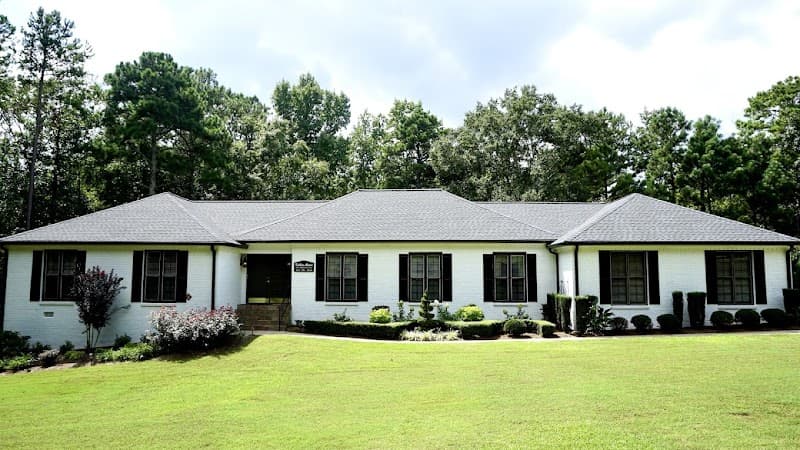 GOLDEN MANOR SENIOR LIVING